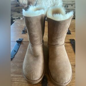 Ugg Bailey Bow Short- Chestnut. Practically brand new!